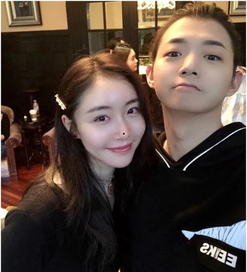 卓卓娱乐吃瓜,揭秘娱乐圈最新吃瓜事件,带你领略明星幕后故事