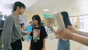 娱乐小视频吃瓜,跟随小视频吃瓜,探寻明星幕后故事